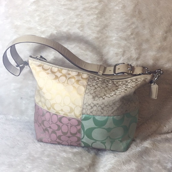 ⬇️Coach Signature pastel Patchwork Shoulder Bag - Picture 1 of 8